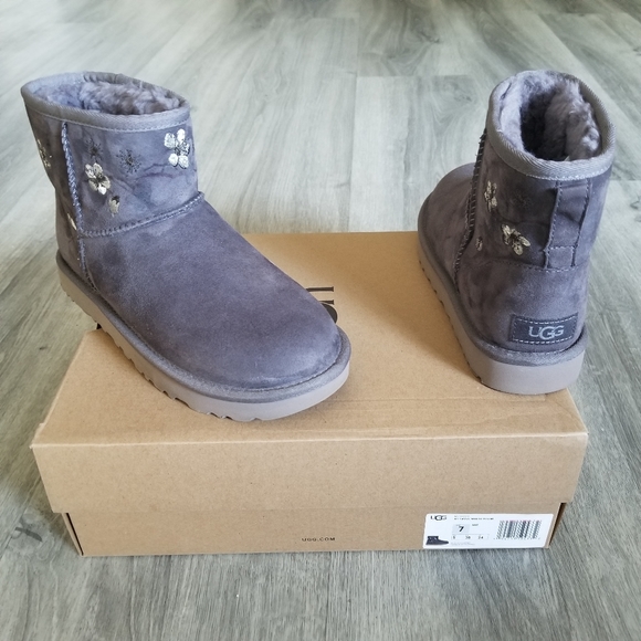 Ugg Shoes | Uggs Classes Blossom Boots | Color: Black | Size: 7 | Mountain_Styles's Closet